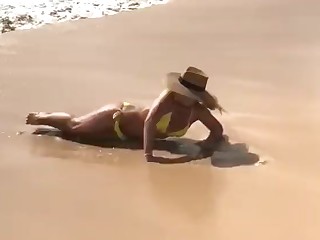 bebé playa bikini celeb MILF al aire libre público