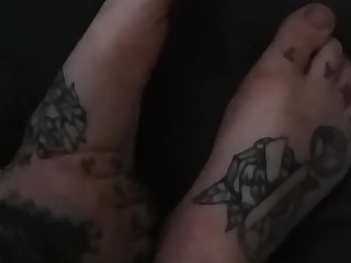Amateur Babe Brunette Feet Foot Fetish Kiss MILF Tattoo